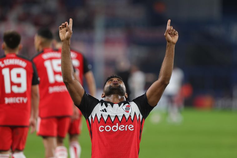 Borja celebra el primer tanto de River. Foto: FotoBaires