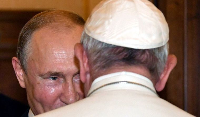 Vladimir Putin visitó el Vaticano y estuvo con el papa Francisco en 2015. Foto: Efe.