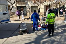 El motociclista fue asistido por personal del SEC. Foto: ALF PONCE MERCADO / MDZ El motociclista fue asistido por personal del SEC. Foto: ALF PONCE MERCADO / MDZ