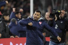 Tevez debutó con triunfo en su rol de DT del Rojo. Foto: Télam Tevez debutó con triunfo en su rol de DT del Rojo. Foto: Télam