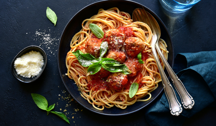 Espaguetis con albóndigas en salsa de tomate: un plato reconfortante Foto: Shutterstock