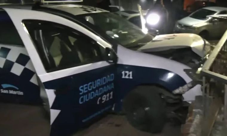 Un patrullero de la Municipalidad de San Martín impactó contra una casa del barrio porteño de Nuñez durante una persecución&nbsp;