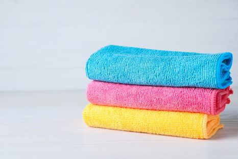 La limpieza con los paños de microfibra es muy útil. Fuente: Shutterstock. La limpieza con los paños de microfibra es muy útil. Fuente: Shutterstock.