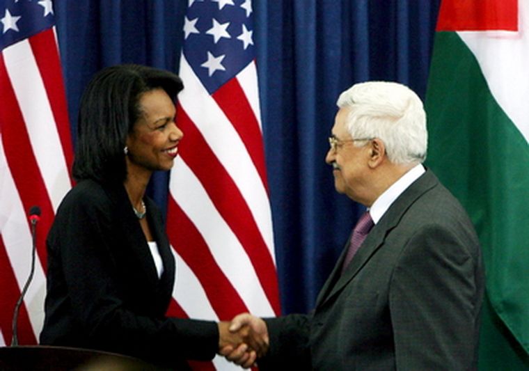 Mahmoud Abbas junto a la Secretaria de Estado de EE.UU. Foto: EFE