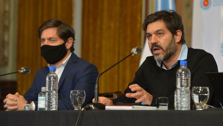 El gobernador bonaerense, Axel Kicillof y su asesor, Carlos Bianco Foto: INFOBAE