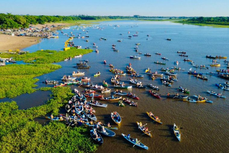 Herradura es un pueblo formoseño construido junto a una laguna que domina gran parte del paisaje.