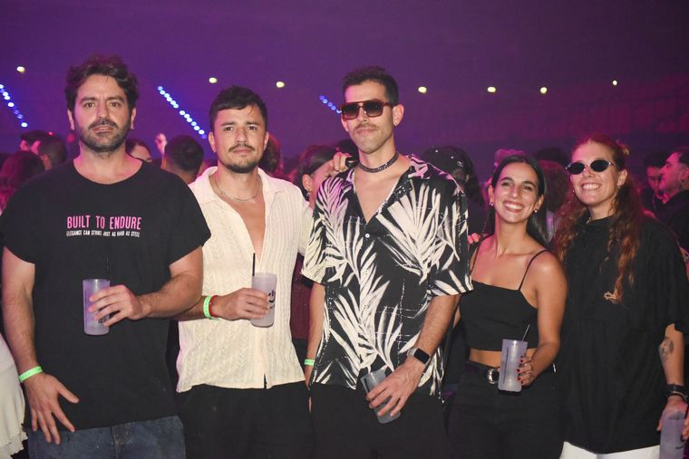 Ger, Martin, Santi, Niki, y Maria Lis de la banda Kush Mama. Ger, Martin, Santi, Niki, y Maria Lis de la banda Kush Mama.