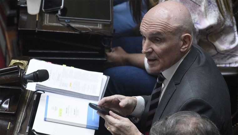 José Luis Espert presentó su licencia a la banca en Diputados.
