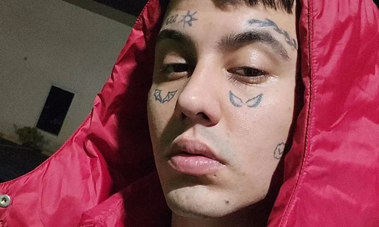 Duki sorprendió con un llamativo y curioso tatuaje en Estados Unidos El cantante cerró una increíble gira y lo inmortalizó con tinta en su piel Foto: @duki