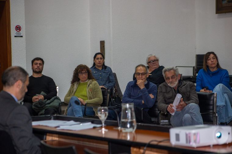 El jurado vecinal dictó un fallo unánime contra cuatro personas por vandalismo en espacios públicos y privados.