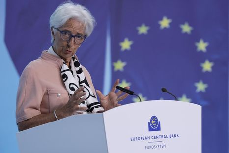 La presidenta del Banco Central Europeo, Christine Lagarde trazó un sombrío panorama internacional, pero aclaró que la inflación en el bloque está en vías de alcanzar la meta prevista. Foto: EFE