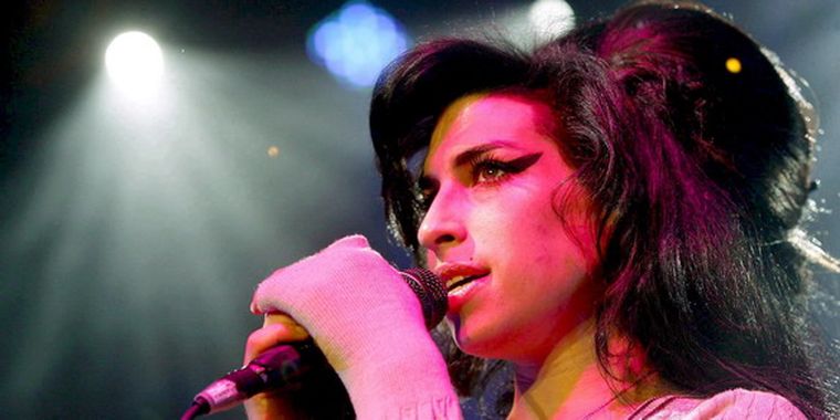 Amy Winehouse murió también a los 27 años. Foto: EFE / Archivo