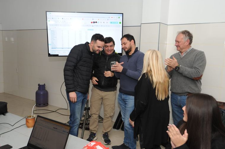 Gabriel Pradines, junto a Omar De Marchi y el resto de los dirigentes del PRO. Foto: Alf Ponce Mercado / MDZ