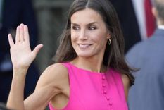 No te pierdas el look fucsia de la reina Letizia.
