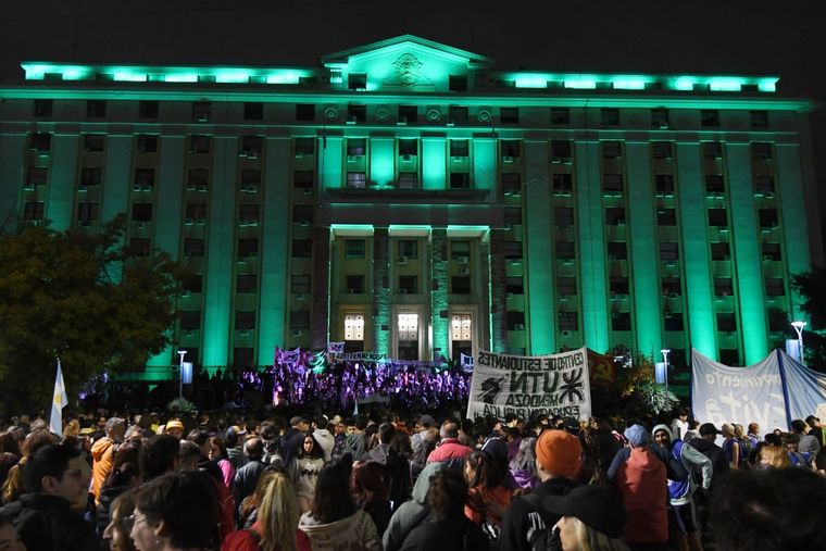 Una columna de la marcha por el Día de la Memoria terminó en la Casa de Gobierno. Una columna de la marcha por el Día de la Memoria terminó en la Casa de Gobierno.