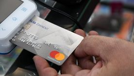Advierten traslado a precios del dólar y mayor uso de tarjetas de crédito para comprar comida