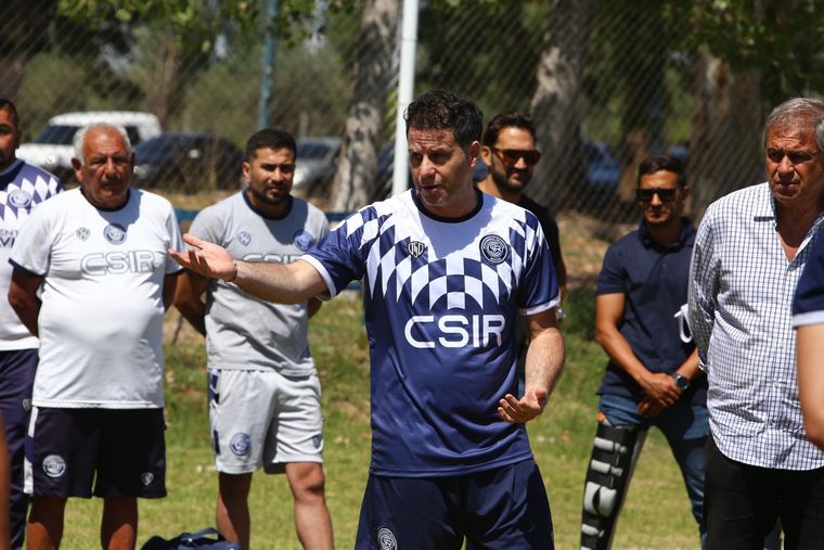 El DT sigue con la puesta a punto de cara al debut en el torneo. Foto: Independiente Rivadavia