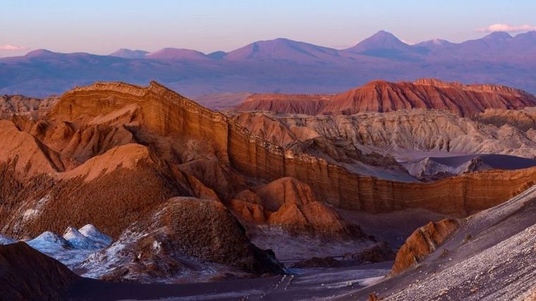 La guía ha destacado el desierto de Atacama como uno de los lugares recomendados para visitar. Foto: GETTY IMAGES