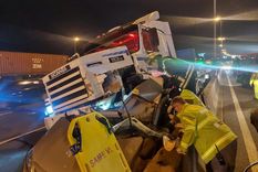 El chofer del camión está fuera del peligro y brindó su testimonio durante la noche Foto: NA El chofer del camión está fuera del peligro y brindó su testimonio durante la noche Foto: NA