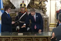 Presidente Javier Milei le toma juramento a Juan Bautista Mahiques.