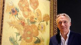 Willem van Gogh con el famoso cuadro Los Girasoles. Foto: GETTY IMAGES Foto: GETTY IMAGES