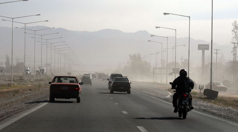 Se anticipan fuertes ráfagas de viento durante este sábado en Mendoza.