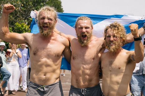 Los hermanos Maclean cruzaron casi 15.000 kilómetros del océano Pacífico remando. Los hermanos Maclean cruzaron casi 15.000 kilómetros del océano Pacífico remando.