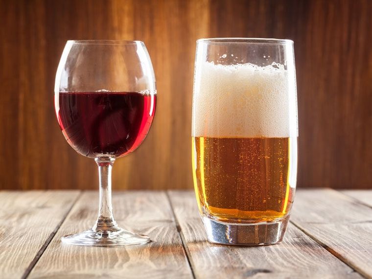 ¿Es más saludable el vino o la cerveza?