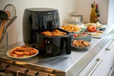 La air fryer ya es fija: cocina crujiente con menos aceite y puede ahorrar energía