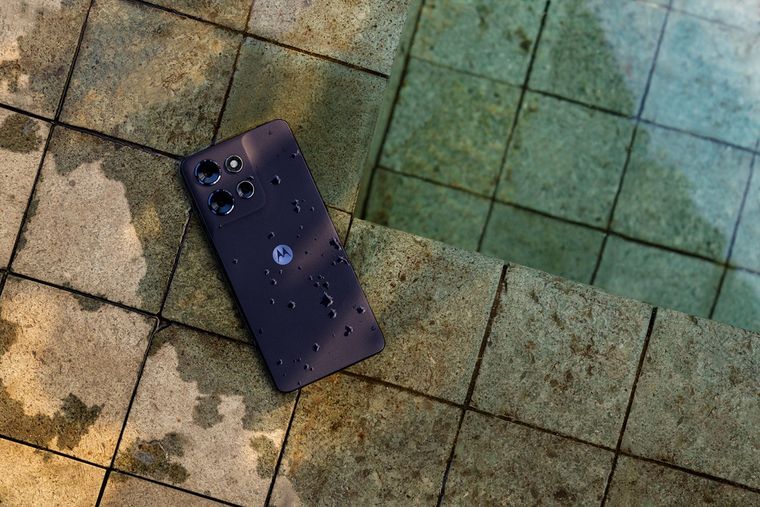 Este teléfono de Motorola cuenta con certificación IP68/IP69. Este teléfono de Motorola cuenta con certificación IP68/IP69.