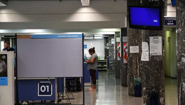 Cobran hoy jubilaciones mínimas, AUH, PNC y asignaciones por nacimiento Cobran hoy jubilaciones mínimas, AUH, PNC y asignaciones por nacimiento