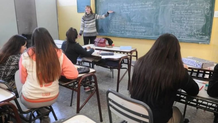 La Dirección General de Escuelas (DGE) estableció la antigüedad máxima para el cobro del incentivo por especialización docente. Foto: DGE