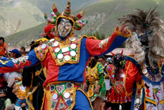 Cada año, el Carnaval transforma calles y cerros de Jujuy. Entre máscaras y trajes brillantes aparece la figura del “diablo”.&nbsp;
