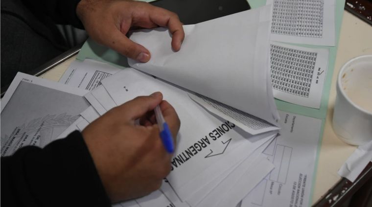 Las elecciones tendrán lugar este domingo en 7 departamentos. Foto: Maximiliano Ríos / MDZ