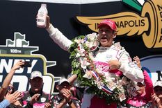 Helio Castroneves hizo historia en las 500 millas de Indanápolis. Foto: La Afición