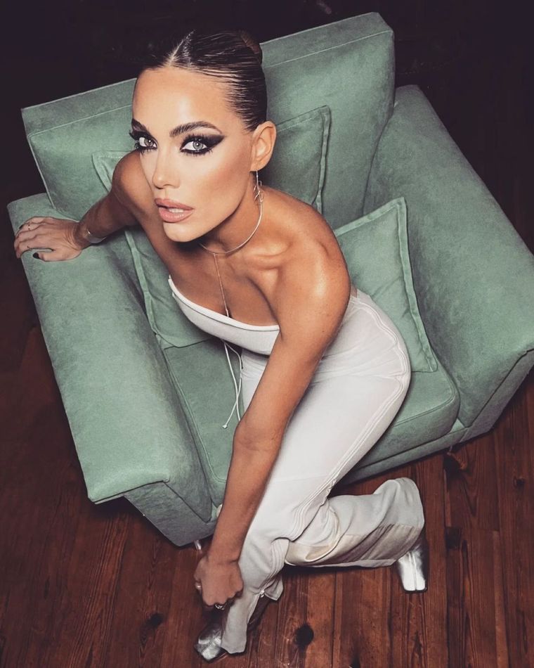 Aprende a usar looks total white con la ayuda de Emilia Attias Foto: Instagram