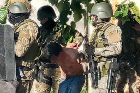 El hombre que se atrincheró en Las Heras fue reducido por los agentes y terminó internado en El Sauce Foto: Ministerio de Seguridad de Mendoza