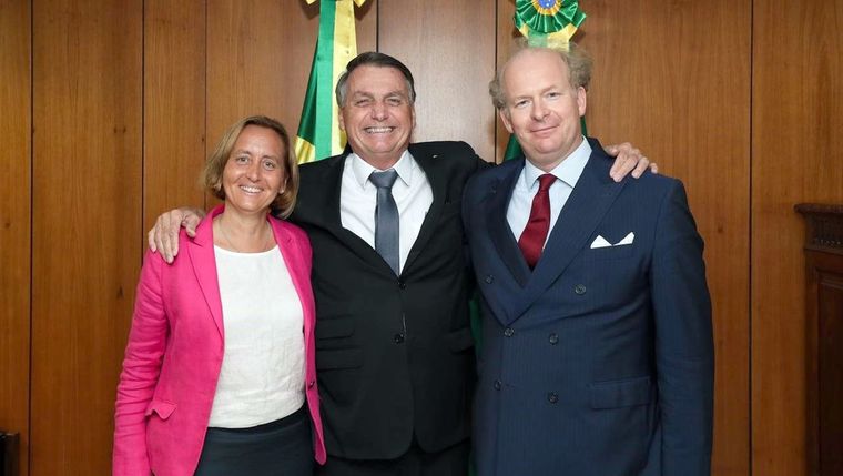 Bolsonaro y Beatriz Von Storch en el despacho del mandatario brasielño