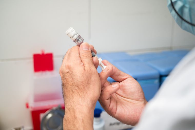 La vacunación es fundamental para prevenir la gripe.