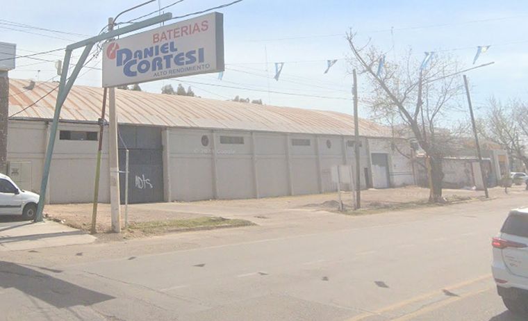 El incendio se produjo en un local de venta de baterías ubicado en Maipú.