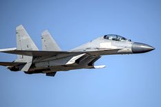 Imagen de archivo de un caza chino J-16. Foto: Dpa.