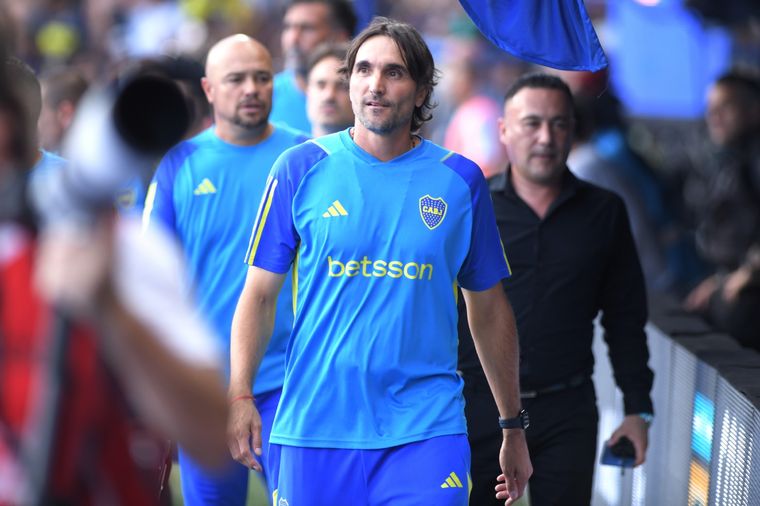 El DT tiene en mente el equipo para afrontar su tercer clásico. Foto: Télam