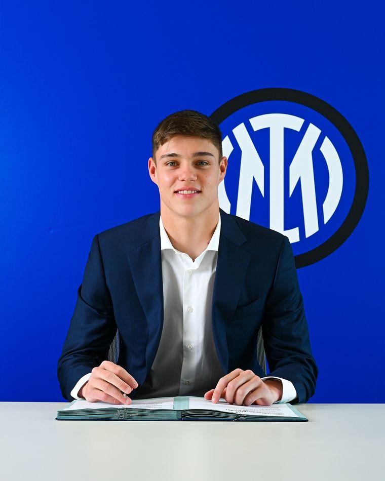 El defensor fue presentado en su nuevo club. Foto: Instagram @palaciostomi_ El defensor fue presentado en su nuevo club. Foto: Instagram @palaciostomi_