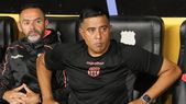 César Farías, DT de Barcelona de Ecuador, en el triunfazo 1-0 ante Boca.&nbsp;