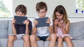 La nueva ley prohíbe el uso de redes sociales a menores de 15 años. La nueva ley prohíbe el uso de redes sociales a menores de 15 años.