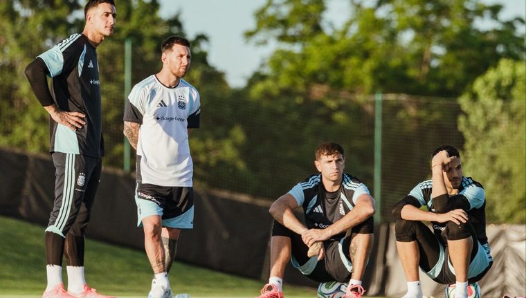Lionel Scaloni confirmó a Musso y Rulli para los amistosos, pero dejó una puerta abierta para una de las joyas de River.