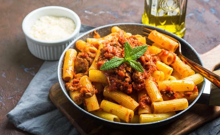 Pasta a la zozzona Una receta clásica de Italia para hacer en pocos minutos. Foto: Shutterstock