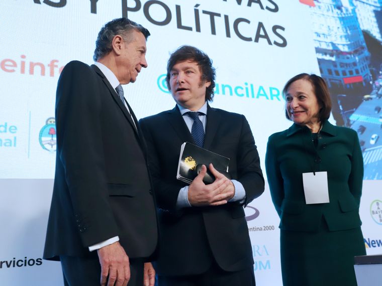 El presidente Javier Milei cerró el encuentro anual del Consejo de las Américas, ensalzando las bondades de su modelo económico, pero los empresarios ven luces amarillas.