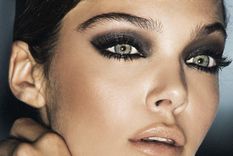 ¡mejor que los profesionales! logra un maquillaje perfecto con ayuda de la cinta adhesiva