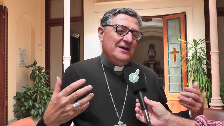 “La Constitución actual, que todavía está vigente, en el artículo 3 dice que la religión oficial de la provincia es la Religión Católica. “La Constitución actual, que todavía está vigente, en el artículo 3 dice que la religión oficial de la provincia es la Religión Católica.